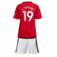 Camisa de time de futebol Manchester United Raphael Varane #19 Replicas 1º Equipamento Infantil 2023-24 Manga Curta (+ Calças curtas)